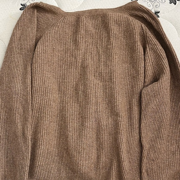 Brown Old Navy  sweater size US L - Picture 4 of 4